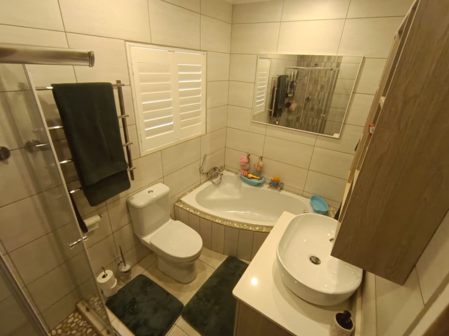 4 Bedroom Property for Sale in Boschdal North West